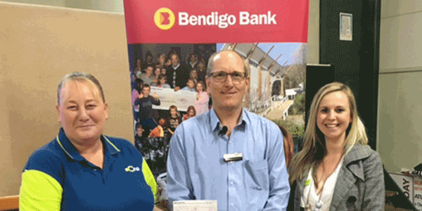 Lysa Smart, Geoff Vickers (Bendigo Bank Community Enterprise) and Amy Sheridan